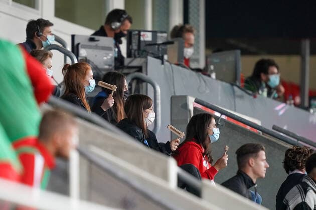 1.FC Heidenheim vs SV Werder Bremen - Relegation 02 - 06.07.2020 Raqsseln auf der Tribuene nphgm001: Fussball: 1. Bundesliga: Saison 19 20: Relegation 02; 1.FC Heidenheim vs SV Werder Bremen - 06.07.2020 Foto: gumzmedia nordphoto POOL DFL regulations prohibit any use of photographs as image sequences and or quasi-video. EDITORIAL USE ONLY National and international News-Agencies OUT. Heidenheim Voith-Arena BW DEUTSCHLAND