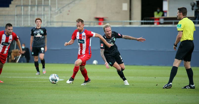 Relegation 1. FC Heidenheim - SV Werder Bremen v.l. Marc Schnatterer (1. FC Heidenheim), Kevin Vogt (SV Werder Bremen) Deutschland, Heidenheim, 06.07.2020, Fussball, Bundesliga, Saison 2019 2020, Relegation, 1. FC Heidenheim - SSV Jahn Regensburg DFL DFB REGULATIONS PROHIBIT ANY USE OF PHOTOGRAPHS AS IMAGE AND OR QUASI-VIDEO Foto: Pressefoto Rudel Robin Rudel Pool Pressefoto Rudel Heidenheim Baden-Württemberg Deutschland