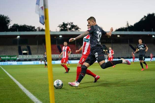1.FC Heidenheim vs SV Werder Bremen - Relegation 02 - 06.07.2020 Stefan Schimmer (1. FC Heidenheim 1846 09), Marco Friedl (Werder Bremen 32) nphgm001: Fussball: 1. Bundesliga: Saison 19 20: Relegation 02; 1.FC Heidenheim vs SV Werder Bremen - 06.07.2020 Foto: gumzmedia nordphoto POOL DFL regulations prohibit any use of photographs as image sequences and or quasi-video. EDITORIAL USE ONLY National and international News-Agencies OUT. Heidenheim Voith-Arena BW DEUTSCHLAND