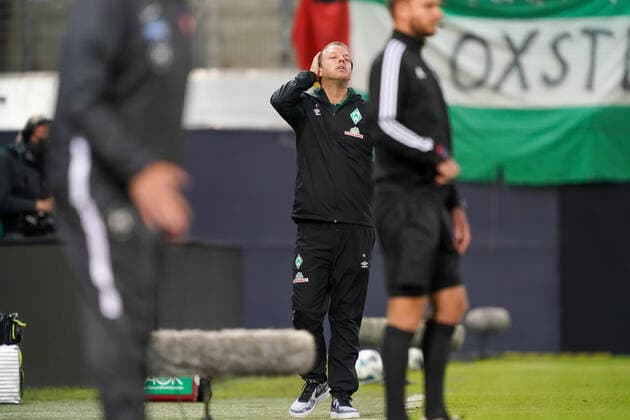 1.FC Heidenheim vs SV Werder Bremen - Relegation 02 - 06.07.2020 Gestik, Mimik, Florian Kohfeldt (Trainer SV Werder Bremen) nphgm001: Fussball: 1. Bundesliga: Saison 19 20: Relegation 02; 1.FC Heidenheim vs SV Werder Bremen - 06.07.2020 Foto: gumzmedia nordphoto POOL DFL regulations prohibit any use of photographs as image sequences and or quasi-video. EDITORIAL USE ONLY National and international News-Agencies OUT. Heidenheim Voith-Arena BW DEUTSCHLAND