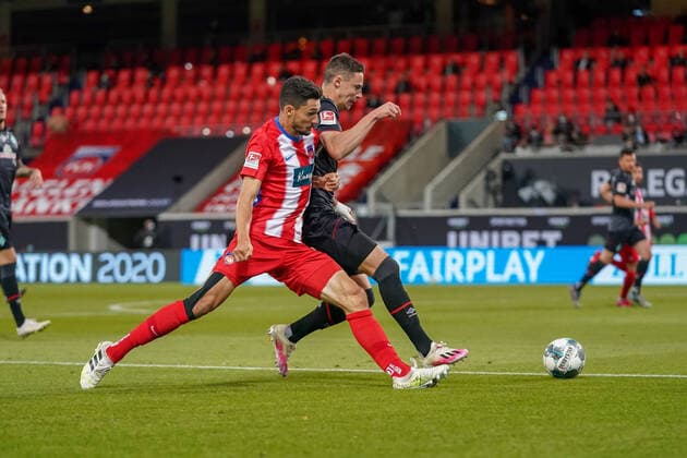 1.FC Heidenheim vs SV Werder Bremen - Relegation 02 - 06.07.2020 Stefan Schimmer (1. FC Heidenheim 1846 09), Davie Selke (SV Werder Bremen 09) nphgm001: Fussball: 1. Bundesliga: Saison 19 20: Relegation 02; 1.FC Heidenheim vs SV Werder Bremen - 06.07.2020 Foto: gumzmedia nordphoto POOL DFL regulations prohibit any use of photographs as image sequences and or quasi-video. EDITORIAL USE ONLY National and international News-Agencies OUT. Heidenheim Voith-Arena BW DEUTSCHLAND
