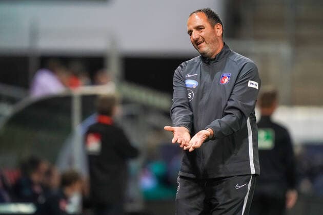 1.FC Heidenheim vs SV Werder Bremen - Relegation 02 - 06.07.2020 Frank Schmidt (1. FC Heidenheim 1846 Trainer, Headcoach) nphgm001: Fussball: 1. Bundesliga: Saison 19 20: Relegation 02; 1.FC Heidenheim vs SV Werder Bremen - 06.07.2020 Foto: gumzmedia nordphoto POOL DFL regulations prohibit any use of photographs as image sequences and or quasi-video. EDITORIAL USE ONLY National and international News-Agencies OUT. Heidenheim Voith-Arena BW DEUTSCHLAND