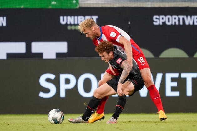 1.FC Heidenheim vs SV Werder Bremen - Relegation 02 - 06.07.2020 Sebastian Griesbeck (1. FC Heidenheim 1846 18), Joshua Sargent (Werder Bremen 19) nphgm001: Fussball: 1. Bundesliga: Saison 19 20: Relegation 02; 1.FC Heidenheim vs SV Werder Bremen - 06.07.2020 Foto: gumzmedia nordphoto POOL DFL regulations prohibit any use of photographs as image sequences and or quasi-video. EDITORIAL USE ONLY National and international News-Agencies OUT. Heidenheim Voith-Arena BW DEUTSCHLAND