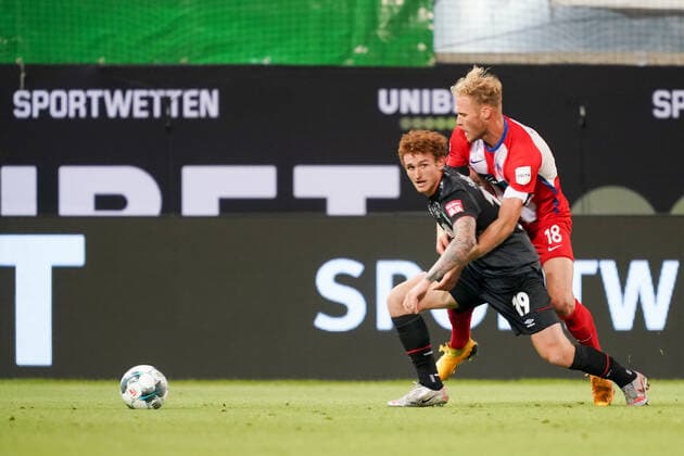 1.FC Heidenheim vs SV Werder Bremen - Relegation 02 - 06.07.2020 Sebastian Griesbeck (1. FC Heidenheim 1846 18), Joshua Sargent (Werder Bremen 19) nphgm001: Fussball: 1. Bundesliga: Saison 19 20: Relegation 02; 1.FC Heidenheim vs SV Werder Bremen - 06.07.2020 Foto: gumzmedia nordphoto POOL DFL regulations prohibit any use of photographs as image sequences and or quasi-video. EDITORIAL USE ONLY National and international News-Agencies OUT. Heidenheim Voith-Arena BW DEUTSCHLAND