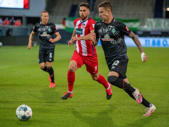 GER, FC Heidenheim vs. Werder Bremen, Fussball, Bundesliga Religation, 2019 2020, 06.07.2020 Ludwig Augustinsson (SV Werder Bremen 05), Stefan Schimmer (FC Heidenheim, 09), Marco Friedl (SV Werder Bremen 32), GER, FC Heidenheim vs. Werder Bremen, Fussball, Bundesliga Religation, 2019 2020, 06.07.2020, DFB DFL regulations prohibit any use of photographs as image sequences and or quasi-video., Foto: EIBNER Sascha Walther Heidenheim Voith-Arena Baden-Wuerttemberg Deutschland