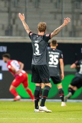 GER, FC Heidenheim vs. Werder Bremen, Fussball, Bundesliga Religation, 2019 2020, 06.07.2020 Kevin Vogt (SV Werder Bremen 03), Geste, GER, FC Heidenheim vs. Werder Bremen, Fussball, Bundesliga Religation, 2019 2020, 06.07.2020, DFB DFL regulations prohibit any use of photographs as image sequences and or quasi-video., Foto: EIBNER Sascha Walther Heidenheim Voith-Arena Baden-Wuerttemberg Deutschland