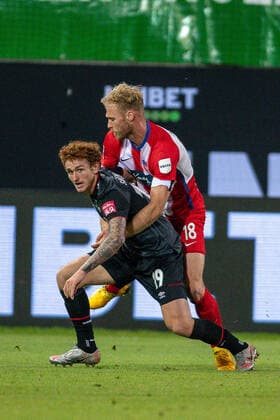 GER, FC Heidenheim vs. Werder Bremen, Fussball, Bundesliga Religation, 2019 2020, 06.07.2020 Joshua Sargent (SV Werder Bremen 19), Sebastian Griesbeck (FC Heidenheim, 18), GER, FC Heidenheim vs. Werder Bremen, Fussball, Bundesliga Religation, 2019 2020, 06.07.2020, DFB DFL regulations prohibit any use of photographs as image sequences and or quasi-video., Foto: EIBNER Sascha Walther Heidenheim Voith-Arena Baden-Wuerttemberg Deutschland