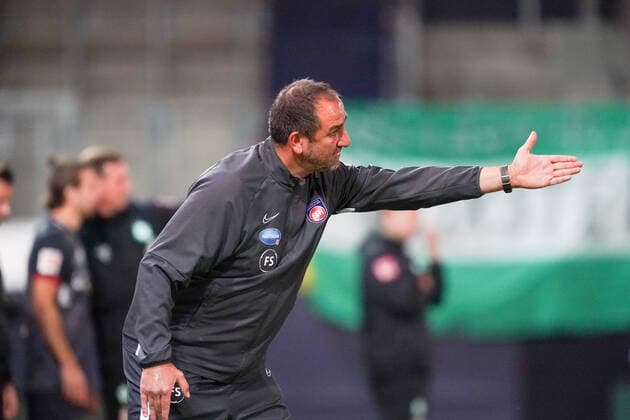1.FC Heidenheim vs SV Werder Bremen - Relegation 02 - 06.07.2020 Frank Schmidt (1. FC Heidenheim 1846 Trainer, Headcoach) nphgm001: Fussball: 1. Bundesliga: Saison 19 20: Relegation 02; 1.FC Heidenheim vs SV Werder Bremen - 06.07.2020 Foto: gumzmedia nordphoto POOL DFL regulations prohibit any use of photographs as image sequences and or quasi-video. EDITORIAL USE ONLY National and international News-Agencies OUT. Heidenheim Voith-Arena BW DEUTSCHLAND