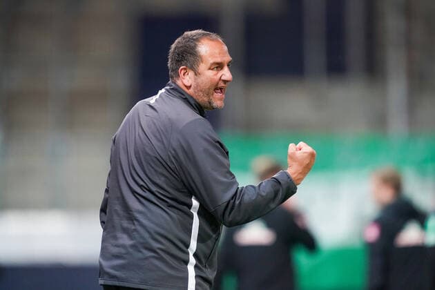 1.FC Heidenheim vs SV Werder Bremen - Relegation 02 - 06.07.2020 Frank Schmidt (1. FC Heidenheim 1846 Trainer, Headcoach) nphgm001: Fussball: 1. Bundesliga: Saison 19 20: Relegation 02; 1.FC Heidenheim vs SV Werder Bremen - 06.07.2020 Foto: gumzmedia nordphoto POOL DFL regulations prohibit any use of photographs as image sequences and or quasi-video. EDITORIAL USE ONLY National and international News-Agencies OUT. Heidenheim Voith-Arena BW DEUTSCHLAND