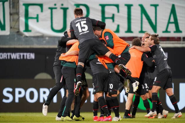 1.FC Heidenheim vs SV Werder Bremen - Relegation 02 - 06.07.2020 1:2 Ludwig Augustinsson (Werder Bremen 05) nach vorlage Fin Bartels (Werder Bremen 22) Jubel nphgm001: Fussball: 1. Bundesliga: Saison 19 20: Relegation 02; 1.FC Heidenheim vs SV Werder Bremen - 06.07.2020 Foto: gumzmedia nordphoto POOL DFL regulations prohibit any use of photographs as image sequences and or quasi-video. EDITORIAL USE ONLY National and international News-Agencies OUT. Heidenheim Voith-Arena BW DEUTSCHLAND