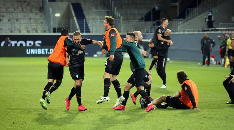 Relegation 1. FC Heidenheim - SV Werder Bremen 2. v.l. Ludwig Augustinsson (SV Werder Bremen); Jubel Tor 1:2 Augustinsson Deutschland, Heidenheim, 06.07.2020, Fussball, Bundesliga, Saison 2019 2020, Relegation, 1. FC Heidenheim - SSV Jahn Regensburg DFL DFB REGULATIONS PROHIBIT ANY USE OF PHOTOGRAPHS AS IMAGE AND OR QUASI-VIDEO Foto: Pressefoto Rudel Robin Rudel Pool Pressefoto Rudel Heidenheim Baden-Württemberg Deutschland