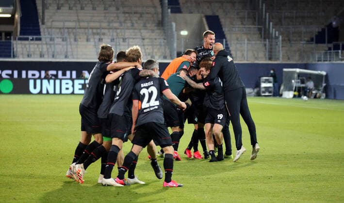 Sport Themen der Woche KW28 Sport Bilder des Tages Relegation 1. FC Heidenheim - SV Werder Bremen Jubel SV Werder Bremen Deutschland, Heidenheim, 06.07.2020, Fussball, Bundesliga, Saison 2019 2020, Relegation, 1. FC Heidenheim - SSV Jahn Regensburg DFL DFB REGULATIONS PROHIBIT ANY USE OF PHOTOGRAPHS AS IMAGE AND OR QUASI-VIDEO Foto: Pressefoto Rudel Robin Rudel Pool Pressefoto Rudel Heidenheim Baden-Württemberg Deutschland