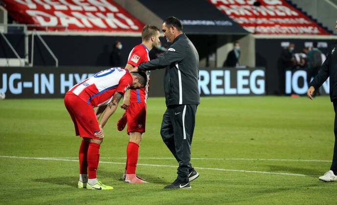 Relegation 1. FC Heidenheim - SV Werder Bremen v.l. Norman Theuerkauf (1. FC Heidenheim), Frank Schmidt (Trainer 1. FC Heidenheim) Deutschland, Heidenheim, 06.07.2020, Fussball, Bundesliga, Saison 2019 2020, Relegation, 1. FC Heidenheim - SSV Jahn Regensburg DFL DFB REGULATIONS PROHIBIT ANY USE OF PHOTOGRAPHS AS IMAGE AND OR QUASI-VIDEO Foto: Pressefoto Rudel Robin Rudel Pool Pressefoto Rudel Heidenheim Baden-Württemberg Deutschland