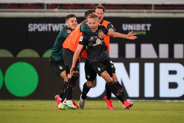 1.FC Heidenheim vs SV Werder Bremen - Relegation 02 - 06.07.2020 Jubel Werder Bremen Klassenerhalt nach dem 2:2, Ludwig Augustinsson (Werder Bremen 05), Leonardo Bittencourt (Werder Bremen 10), Philipp Bargfrede (Werder Bremen 44), Milot Rashica (Werder Bremen 07) nphgm001: Fussball: 1. Bundesliga: Saison 19 20: Relegation 02; 1.FC Heidenheim vs SV Werder Bremen - 06.07.2020 Foto: gumzmedia nordphoto POOL DFL regulations prohibit any use of photographs as image sequences and or quasi-video. EDITORIAL USE ONLY National and international News-Agencies OUT. Heidenheim Voith-Arena BW DEUTSCHLAND