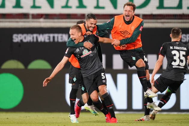 1.FC Heidenheim vs SV Werder Bremen - Relegation 02 - 06.07.2020 Jubel Werder Bremen Klassenerhalt nach dem 2:2, Ludwig Augustinsson (Werder Bremen 05), Philipp Bargfrede (Werder Bremen 44), Leonardo Bittencourt (Werder Bremen 10), Maximilian Eggestein (Werder Bremen 35) nphgm001: Fussball: 1. Bundesliga: Saison 19 20: Relegation 02; 1.FC Heidenheim vs SV Werder Bremen - 06.07.2020 Foto: gumzmedia nordphoto POOL DFL regulations prohibit any use of photographs as image sequences and or quasi-video. EDITORIAL USE ONLY National and international News-Agencies OUT. Heidenheim Voith-Arena BW DEUTSCHLAND