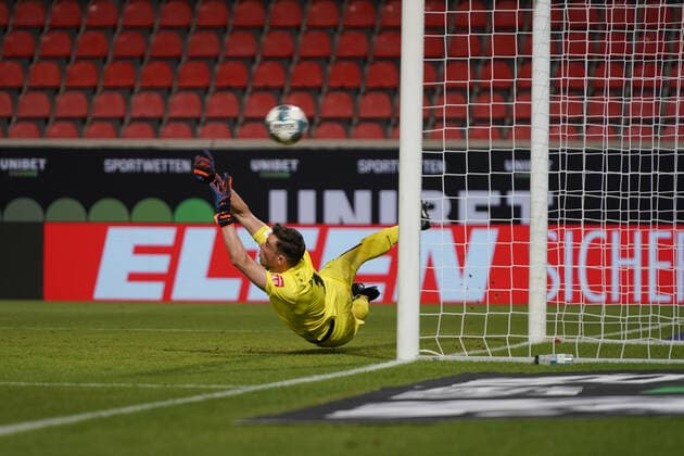 1.FC Heidenheim vs SV Werder Bremen - Relegation 02 - 06.07.2020 Elfmeter zum 2:2 Jiri Pavlenka (Werder Bremen 01) nphgm001: Fussball: 1. Bundesliga: Saison 19 20: Relegation 02; 1.FC Heidenheim vs SV Werder Bremen - 06.07.2020 Foto: gumzmedia nordphoto POOL DFL regulations prohibit any use of photographs as image sequences and or quasi-video. EDITORIAL USE ONLY National and international News-Agencies OUT. Heidenheim Voith-Arena BW DEUTSCHLAND