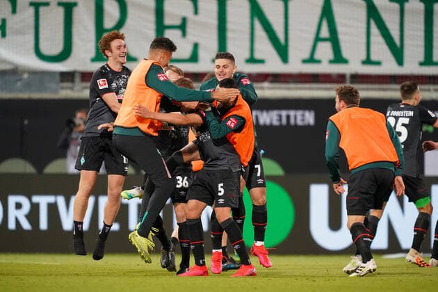 1.FC Heidenheim vs SV Werder Bremen - Relegation 02 - 06.07.2020 Jubel Werder Bremen Klassenerhalt nach dem 2:2, Davie Selke (SV Werder Bremen 09), Joshua Sargent (Werder Bremen 19), Milot Rashica (Werder Bremen 07), Ludwig Augustinsson (Werder Bremen 05) nphgm001: Fussball: 1. Bundesliga: Saison 19 20: Relegation 02; 1.FC Heidenheim vs SV Werder Bremen - 06.07.2020 Foto: gumzmedia nordphoto POOL DFL regulations prohibit any use of photographs as image sequences and or quasi-video. EDITORIAL USE ONLY National and international News-Agencies OUT. Heidenheim Voith-Arena BW DEUTSCHLAND
