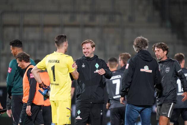 1.FC Heidenheim vs SV Werder Bremen - Relegation 02 - 06.07.2020 Florian Kohfeldt (Trainer SV Werder Bremen), Jiri Pavlenka (Werder Bremen 01) nphgm001: Fussball: 1. Bundesliga: Saison 19 20: Relegation 02; 1.FC Heidenheim vs SV Werder Bremen - 06.07.2020 Foto: gumzmedia nordphoto POOL DFL regulations prohibit any use of photographs as image sequences and or quasi-video. EDITORIAL USE ONLY National and international News-Agencies OUT. Heidenheim Voith-Arena BW DEUTSCHLAND