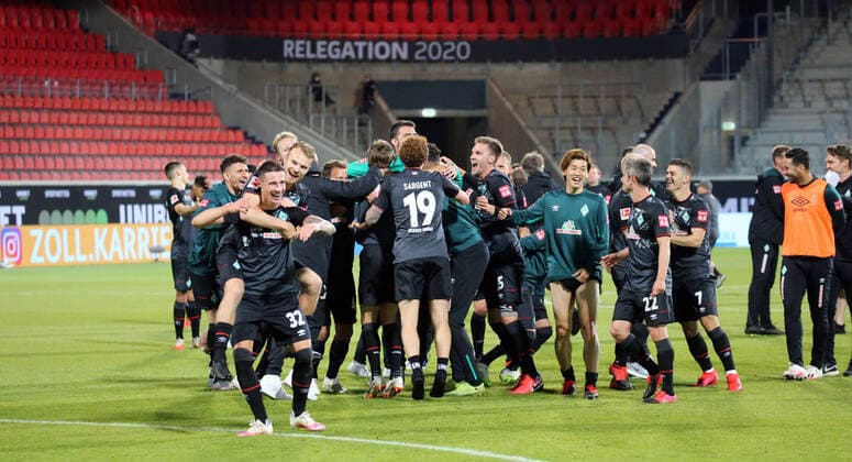 Relegation 1. FC Heidenheim - SV Werder Bremen Jubel SV Werder Bremen Deutschland, Heidenheim, 06.07.2020, Fussball, Bundesliga, Saison 2019 2020, Relegation, 1. FC Heidenheim - SSV Jahn Regensburg DFL DFB REGULATIONS PROHIBIT ANY USE OF PHOTOGRAPHS AS IMAGE AND OR QUASI-VIDEO Foto: Pressefoto Rudel Robin Rudel Pool Pressefoto Rudel Heidenheim Baden-Württemberg Deutschland