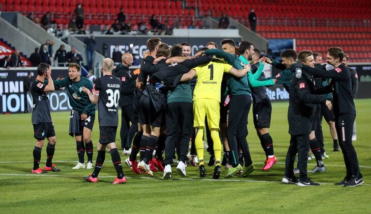 Relegation 1. FC Heidenheim - SV Werder Bremen Jubel SV Werder Bremen Deutschland, Heidenheim, 06.07.2020, Fussball, Bundesliga, Saison 2019 2020, Relegation, 1. FC Heidenheim - SSV Jahn Regensburg DFL DFB REGULATIONS PROHIBIT ANY USE OF PHOTOGRAPHS AS IMAGE AND OR QUASI-VIDEO Foto: Pressefoto Rudel Robin Rudel Pool Pressefoto Rudel Heidenheim Baden-Württemberg Deutschland