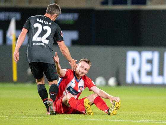 1.FC Heidenheim vs SV Werder Bremen - Relegation 02 - 06.07.2020 Fin Bartels (SV Werder Bremen 22), und Tobias Mohr (FC Heidenheim, 24), GER, FC Heidenheim vs. Werder Bremen, Fussball, Bundesliga Religation, 2019 2020, 06.07.2020, DFB DFL regulations prohibit any use of photographs as image sequences and or quasi-video., Foto: EIBNER Sascha Walther Pool gumzmedia nordphoto Heidenheim Voith-Arena Baden-Wuerttemberg Deutschland
