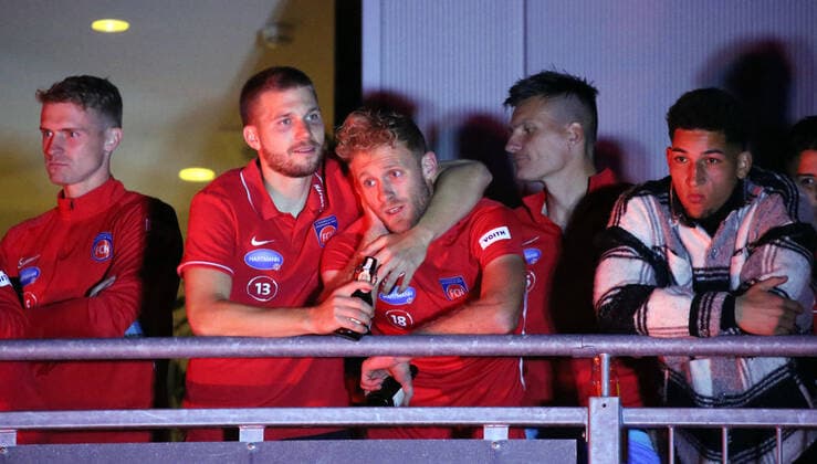 Relegation 1. FC Heidenheim - SV Werder Bremen v.l. Robert Leipertz, Sebastian Griesbeck (beide 1. FC Heidenheim) Deutschland, Heidenheim, 06.07.2020, Fussball, Bundesliga, Saison 2019 2020, Relegation, 1. FC Heidenheim - SSV Jahn Regensburg DFL DFB REGULATIONS PROHIBIT ANY USE OF PHOTOGRAPHS AS IMAGE AND OR QUASI-VIDEO Foto: Pressefoto Rudel Robin Rudel Pool Pressefoto Rudel Heidenheim Baden-Württemberg Deutschland