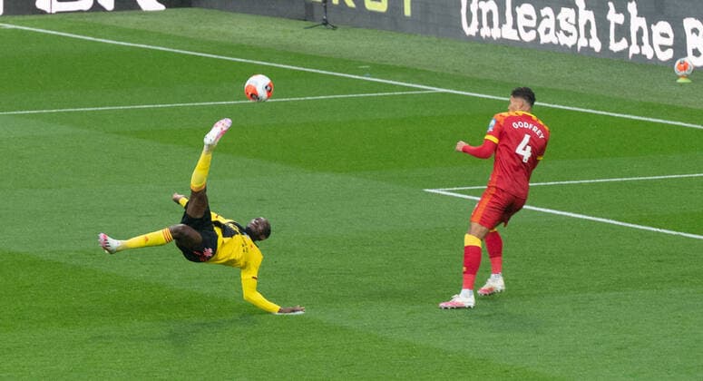 Bilder des Jahres 2020, Sport 07 Juli Sport Themen der Woche KW28 Sport Bilder des Tages Danny Welbeck of Watford scores a goal during the Premier League match between Watford and Norwich City behind closed doors in line with government guidelines during the COVID-19 pandemic for at Vicarage Road, Watford, England on 7 July 2020. Copyright: xAndyxRowlandx PMI-3527-0006