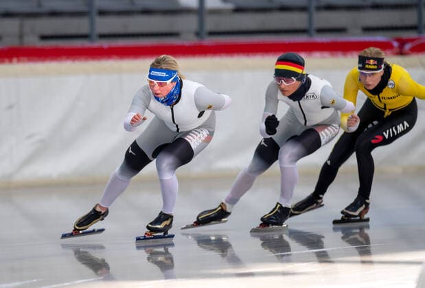 EISSCHNELLLAUF - SOMMEREIS - Claudia PECHSTEIN, Lennart JASCH und Carlijn Achtereekte (NED) am 08.07.2020 während des Sommereis Trainings in der Max Aicher Arena, Inzell, Deutschland - Foto: ERNST WUKITS - *** ICE QUICK RUN SUMMER ICE Claudia PECHSTEIN, Lennart JASCH and Carlijn Eighth Eect NED on 08 07 2020 during the summer ice Training in the Max Aicher Arena, Inzell, Germany Photo ERNST WUKITS