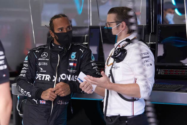 Motorsports: FIA Formula One World Championship, WM, Weltmeisterschaft 2020, Grand Prix of Styria Motorsports: FIA Formula One World Championship 2020, Grand Prix of Styria, 44 Lewis Hamilton (GBR, Mercedes-AMG Petronas Formula One Team), Peter Bonnington (GBR, Mercedes-AMG Petronas Formula One Team),