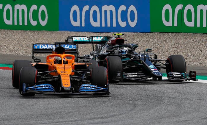 Motorsports: FIA Formula One World Championship, WM, Weltmeisterschaft 2020, Grand Prix of Styria Motorsports: FIA Formula One World Championship 2020, Grand Prix of Styria, 55 Carlos Sainz (ESP, McLaren F1 Team), 77 Valtteri Bottas (FIN, Mercedes-AMG Petronas Formula One Team),