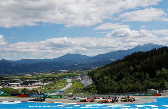 Motorsports: FIA Formula One World Championship, WM, Weltmeisterschaft 2020, Grand Prix of Styria Motorsports: FIA Formula One World Championship 2020, Grand Prix of Styria, Start, 44 Lewis Hamilton (GBR, Mercedes-AMG Petronas Formula One Team), 33 Max Verstappen (NLD, Aston Martin Red Bull Racing), 55 Carlos Sainz (ESP, McLaren F1 Team), 77 Valtteri Bottas (FIN, Mercedes-AMG Petronas Formula One Team),