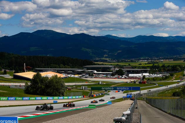 Motorsports: FIA Formula One World Championship, WM, Weltmeisterschaft 2020, Grand Prix of Styria Motorsports: FIA Formula One World Championship 2020, Grand Prix of Styria, 44 Lewis Hamilton (GBR, Mercedes-AMG Petronas Formula One Team), 33 Max Verstappen (NLD, Aston Martin Red Bull Racing),