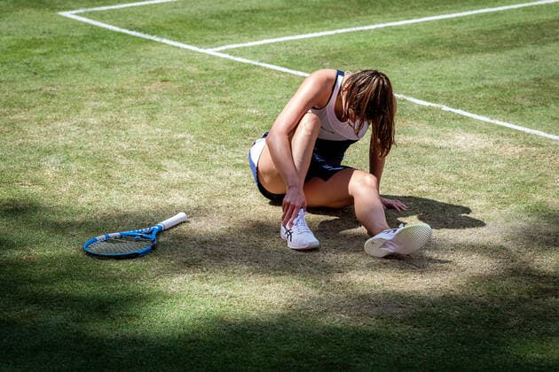 Tennis Berlin 13.07.2020 Bett1aces Turnier Julia Görges (GER) Goerges verletzt sich am rechten Fuß