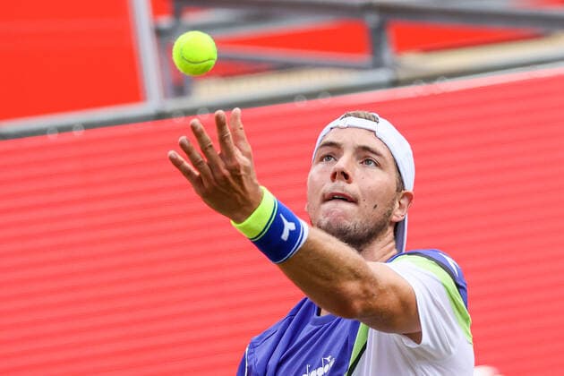 Jan-Lennard STRUFF (GER), bett1ACES, Berlin, LTTC Rot-Weiß - Steffi-Graf-Stadion, 13.07.2020,