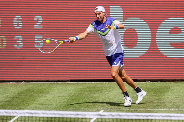 Jan-Lennard STRUFF (GER), bett1ACES, Berlin, LTTC Rot-Weiß - Steffi-Graf-Stadion, 13.07.2020,