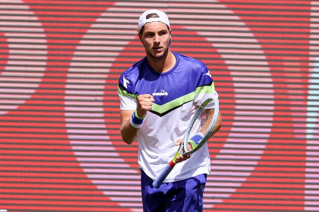 Jan-Lennard STRUFF (GER), bett1ACES, Berlin, LTTC Rot-Weiß - Steffi-Graf-Stadion, 13.07.2020,