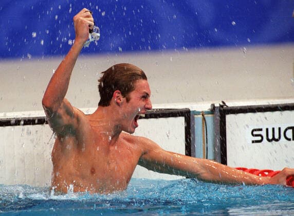 000915 Summer Olympics 2000, Swimming: Gold medalist Pieter van den Hoogenband of Holland celebrate during 100 m freestyle at The Summer Olympic Games, Olympische Spiele, Olympia, OS on September 15, 2000 in Sydney, Australia. BILDBYRAN  Copyright: LENNARTxMANSSON BB000915LM054