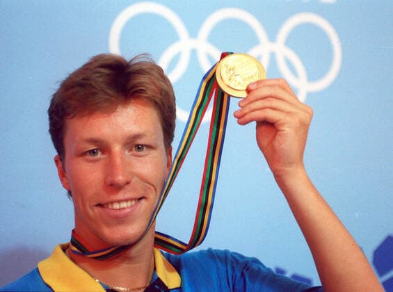 920806 Summer Olympics 1992, Table tennis, Tischtennis Gold medalist Jan-Ove Waldner of Sweden celebrate after winning the final against Jean-Philippe Gatien of France at The Summer Olympic Games, Olympische Spiele, Olympia, OS on August 6, 1992 in Barcelona, Spain. BILDBYRAN  Copyright: BILDBYRAN BB920806BB002