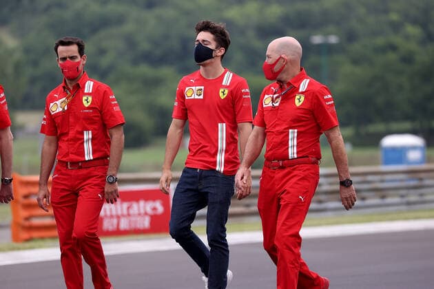Formel 1 Grand Prix Großer Preis von Ungarn 2020 16.07.2020, Hungaroring, Budapest, Formel 1 Grand Prix Großer Preis von Ungarn 2020, im Bild Charles Leclerc (MCO 16), Scuderia Ferrari geht mit seinen Ingenieuren um die Strecke