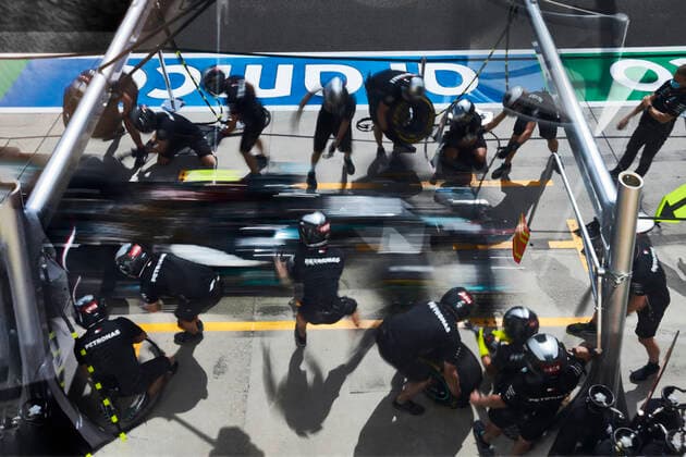 Motorsports: FIA Formula One World Championship, WM, Weltmeisterschaft 2020, Grand Prix of Hungary Motorsports: FIA Formula One World Championship 2020, Grand Prix of Hungary, Mechanic of Mercedes-AMG Petronas Formula One Team