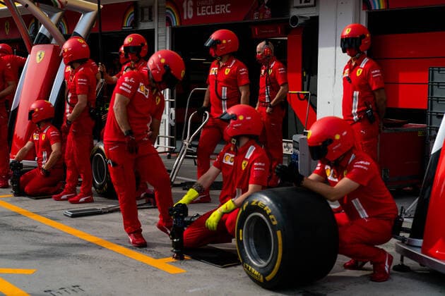 Motorsports: FIA Formula One World Championship, WM, Weltmeisterschaft 2020, Grand Prix of Hungary Motorsports: FIA Formula One World Championship 2020, Grand Prix of Hungary, Mechanic of Scuderia Ferrari Mission Winnow