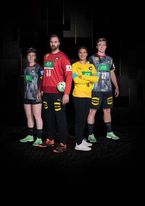 Bilder des Jahres 2020, Sport 07 Juli Sport Themen der Woche KW29 Alina Grijseels, Andreas Wolff, Isabell Roch, Franz Semper - Präsentation des neuen DHB Trikots der Handball Nationalmannschaft Deutschland !! ACHTUNG: Verwendung nur für journalistische Zwecke mit Copyright: imago images Deutscher Handballbund Sascha Klahn Nur für redaktionelle Nutzung! Trikot, Nationaltrikot Fotoshooting, Studioaufnahme
