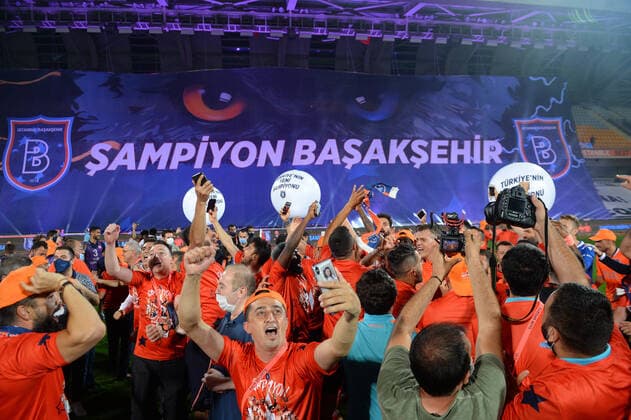 Bilder des Jahres 2020, Sport 07 Juli Sport Themen der Woche KW29 Sport Bilder des Tages Basaksehir FK earns their first 2019-2020 Turkish Süper Lig title and becomes the 6th champions in the league history , Istanbul , Turkey on July 19 , 2020. Pictured: 