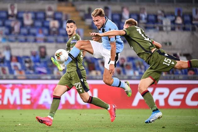Sport Bilder des Tages Photo Alfredo Falcone - LaPresse23 07 2020 Roma (Italy SoccerLazio - CagliariItalian Football Championship League A Tim 2019 2020 - Olimpico Stadium of RomaIn the pic: charalampos lykogiannis, ciro immobile, ragnar klavan  Copyright: xAlfredoxFalcone LaPresse ALFREDOx