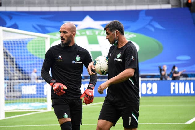 Echauffement Jessy Moulin ( 30 - Saint Etienne ) - Andre Biancarelli ( entraineur gardiens Saint Etienne ) - FOOTBALL : Paris Saint Germain vs AS Saint Etienne - Finale Coupe de France - Saint Denis - 24 07 2020 FedericoPestellini Panoramic 