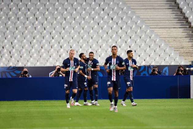 Attitude - Joie des joueurs de l equipe du PSG apres le but de Neymar Jr ( 10 - PSG ) - FOOTBALL : Paris Saint Germain vs AS Saint Etienne - Finale Coupe de France - Saint Denis - 24 07 2020 FedericoPestellini Panoramic 