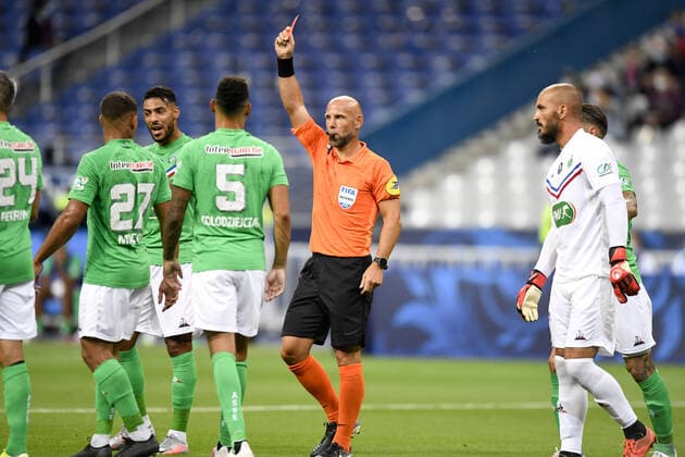 AMAURY DELERUE (ARBITRE) - CARTON ROUGE FOOTBALL : Paris SG vs Saint Etienne - Coupe de France - Finale - 24 07 2020 FEP Panoramic 