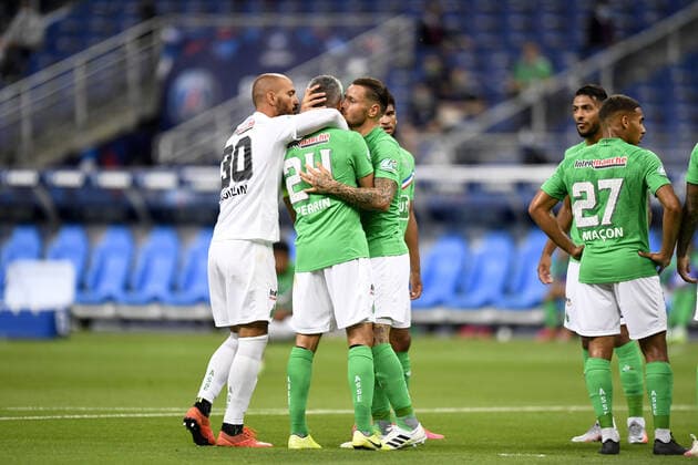 DECEPTION - FAIR PLAY - EXPULSION - 24 LOIC PERRIN (ASSE) - 30 JESSY MOULIN (ASSE) - 26 MATHIEU DEBUCHY (ASSE) FOOTBALL : Paris SG vs Saint Etienne - Coupe de France - Finale - 24 07 2020 FEP Panoramic 