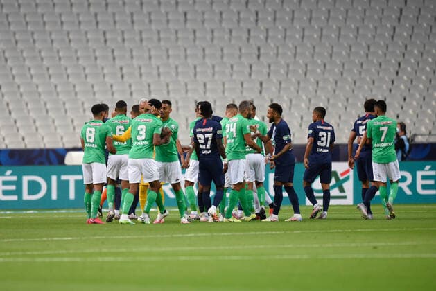 Altercation entre Equipe de Saint Etienne - Ambiance - Equipe PSG - Ambiance - FOOTBALL : Paris Saint Germain vs AS Saint Etienne - Finale Coupe de France - Saint Denis - 24 07 2020 FedericoPestellini Panoramic 