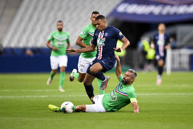 07 KYLIAN MBAPPE (PSG) - 24 LOIC PERRIN (ASSE) - FAUTE FOOTBALL : Paris SG vs Saint Etienne - Coupe de France - Finale - 24 07 2020 FEP Panoramic 